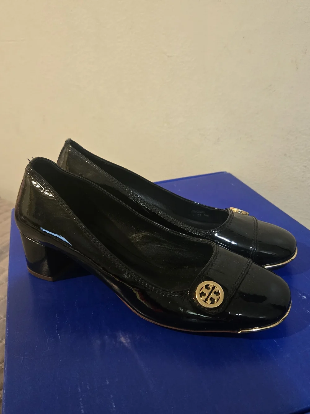 Tory Burch Marion Leather Black Patent Leather Gold Trim Pumps Size 8